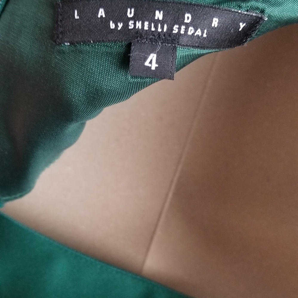 Laundry by Shelli Segal Size 4 gown. - Picture 2 of 3